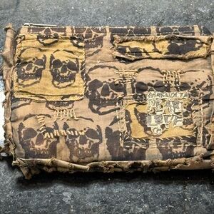 Magnolia Pearl Skull Pouch